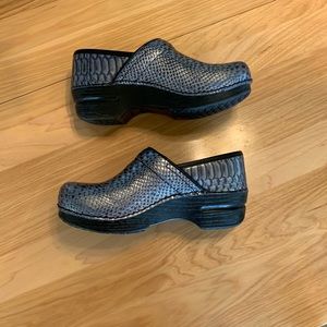 Dansko Pro XP Caiman clogs